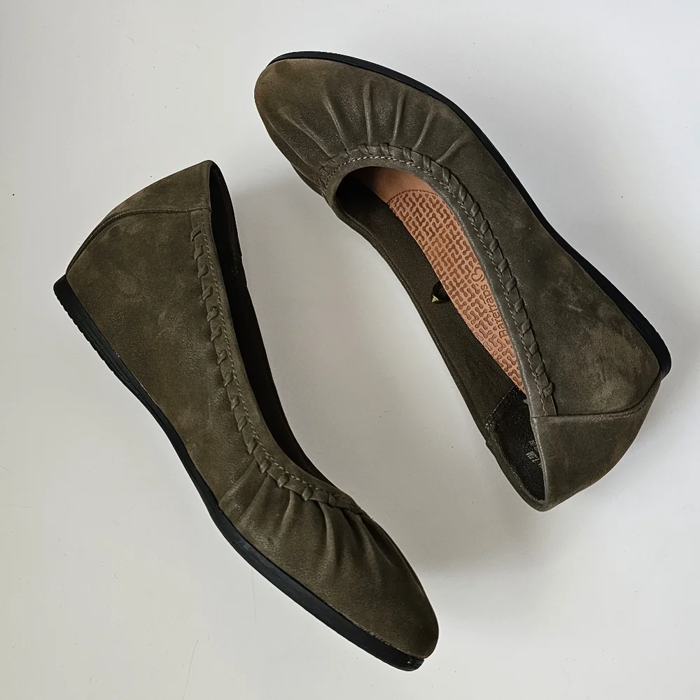 Baretraps Norma Olive Suede Whipstich Detail Hidden Wedge Heels Size 7½